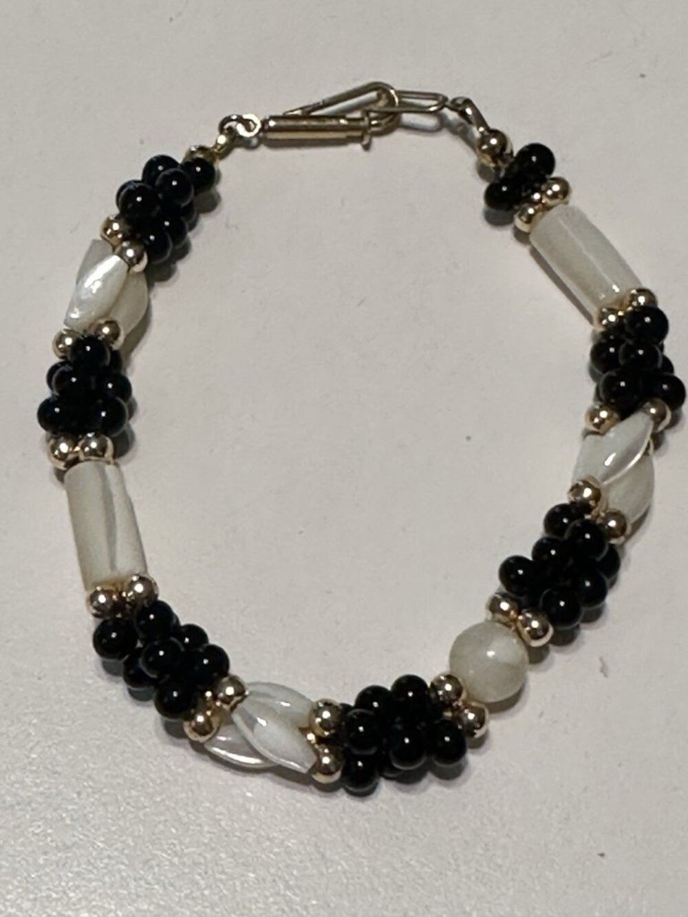 vintage-style bracelet twisted white black gold tone beaded rice beads
